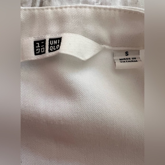Uniqlo Classic Rayon Sleeveless Blouse excellent condition never used size S - Picture 4 of 4